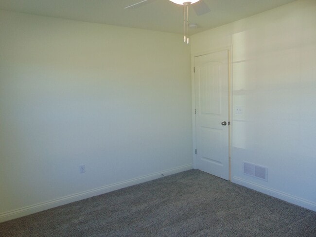 Building Photo - Sensational 3 Bed 2 Bath House!