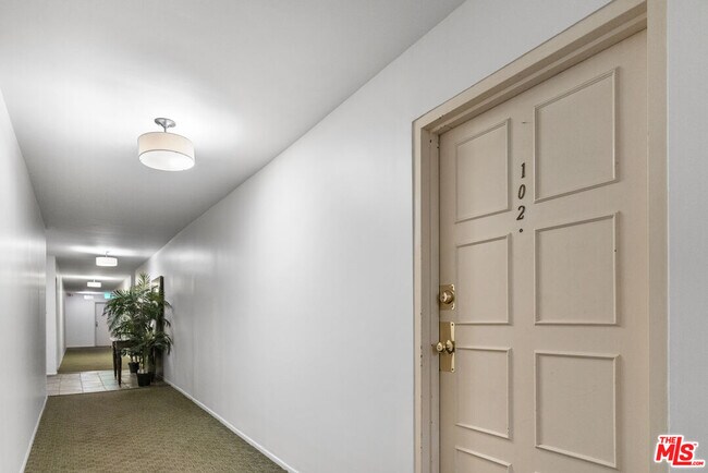 Building Photo - 1351 N Orange Dr