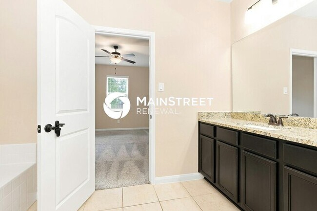 Building Photo - 4 Bedroom Pet-Friendly Home in Conroe, TX with Main Street Renewal