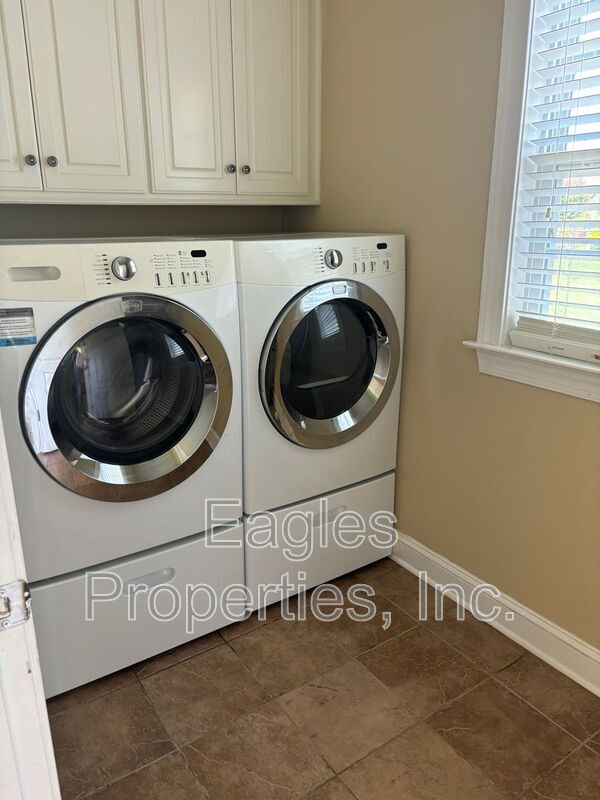 Building Photo - 103 S Merganser Dr