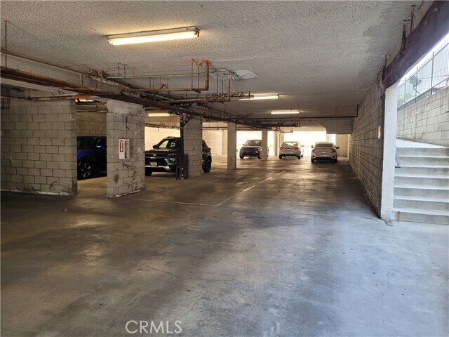 Building Photo - 11041 La Maida St