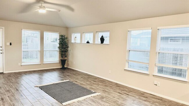 Building Photo - 212 Rollingwood Dr