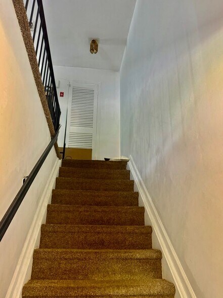 Building Photo - 276 Temple Hill Rd