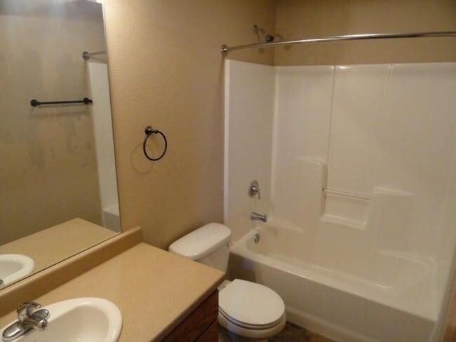 Building Photo - 1327 17th Ave S