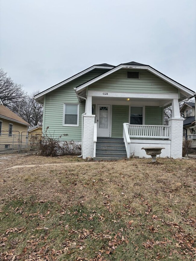 Primary Photo - Two bedroom house! BLUE DISTRICT! KANSAS C...