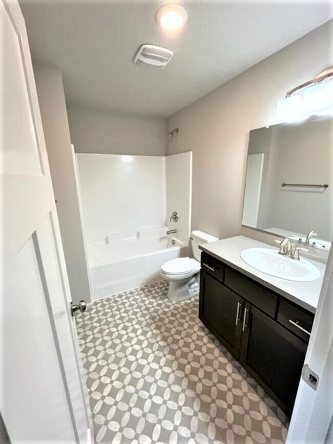 Building Photo - 3 Bedroom / 2.5 Bath Home McMinnville
