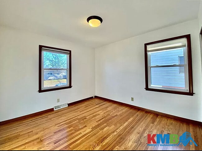 Building Photo - 1209 Harold Dr SE