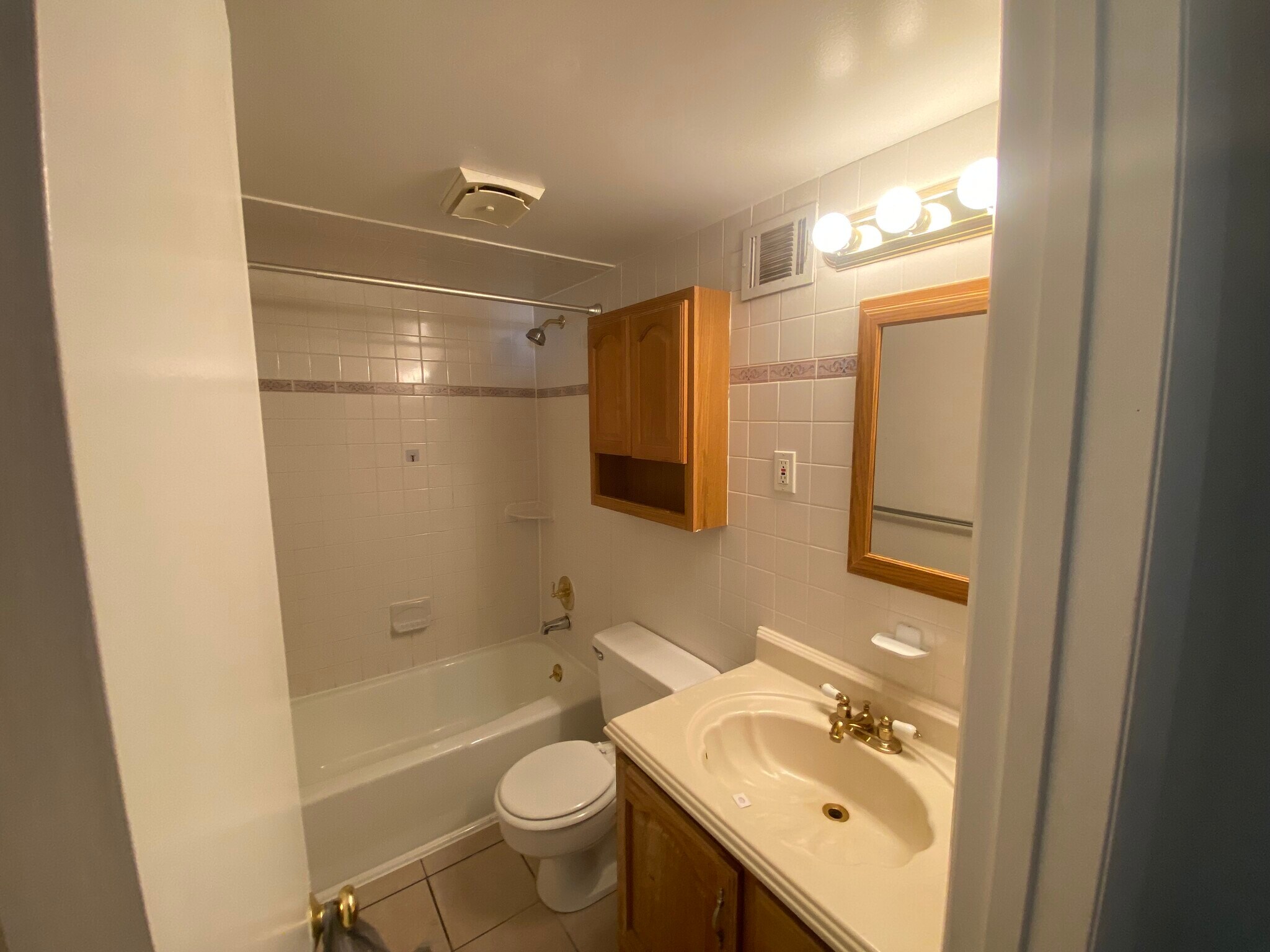 Bathroom 3 - 4616 Twinbrook Rd