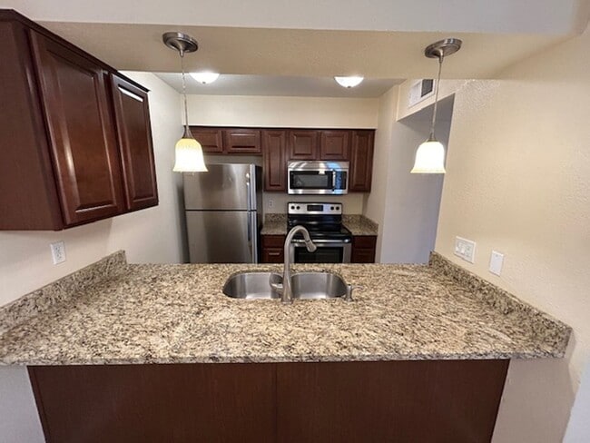 Building Photo - 1634 W Village Way