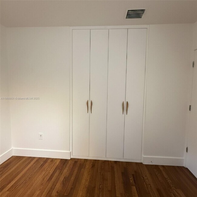 Building Photo - 1345 SW 60th Ct