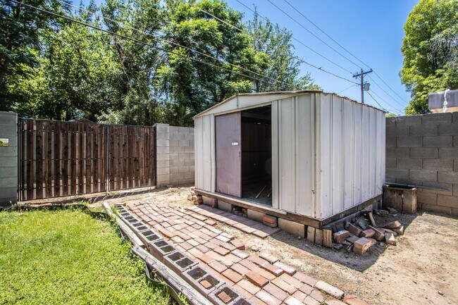 Building Photo - 3Br in historic disctric, 32nd St/Ind. Sch...