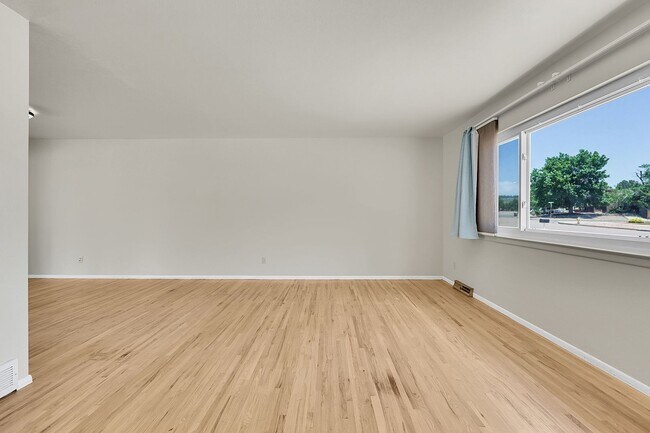 Building Photo - 4220 Edwinstowe Ave