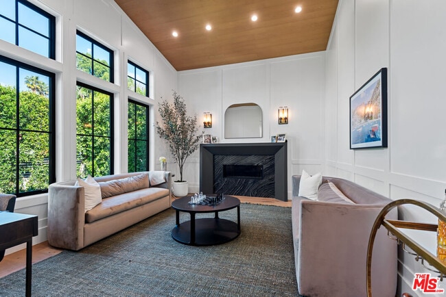 Building Photo - 16712 Addison St