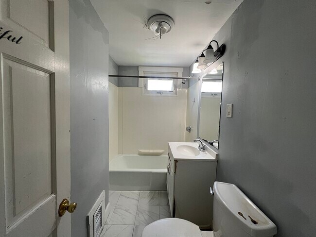 Building Photo - 155 Essex St