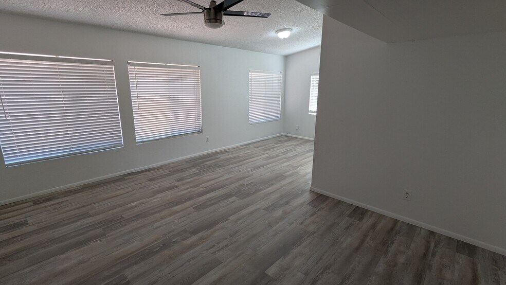 Family room - 14852 N 24th Dr