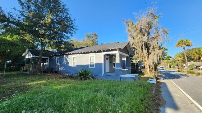 Building Photo - Cozy Home