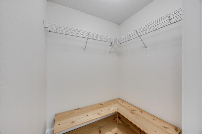 Building Photo - 1207 Hughmont Dr