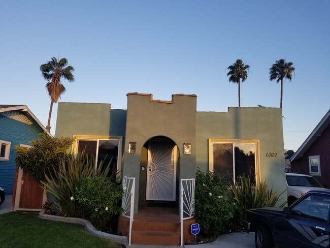 House Photo - 6302 S Rimpau Blvd