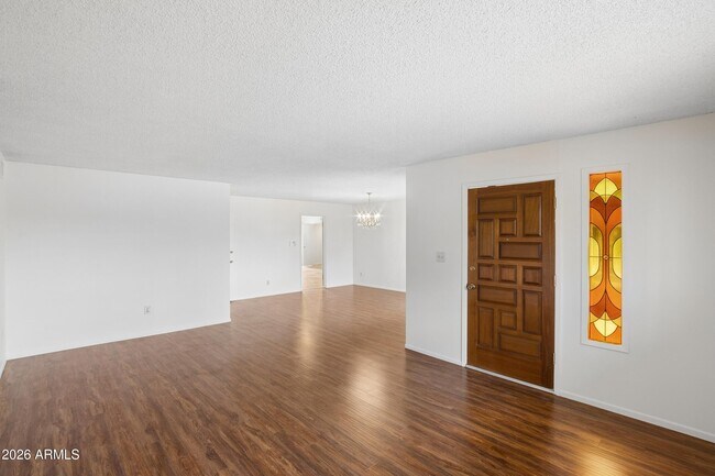 Building Photo - 1014 E Balboa Cir