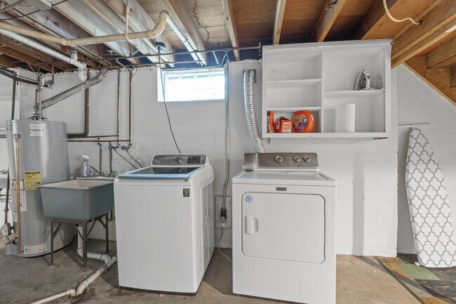Building Photo - Fully Furnished! Stunning UA Ranch with 3 ...