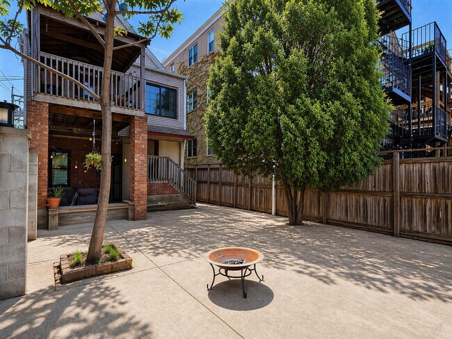 Building Photo - 1014 W George St