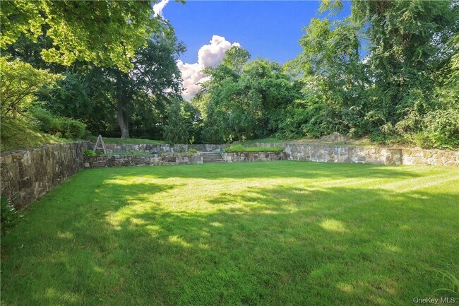 Building Photo - 261 Fox Meadow Rd