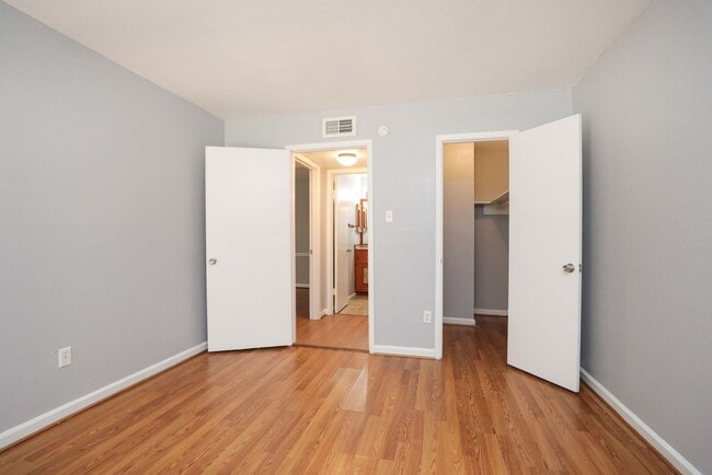 Building Photo - For Lease | 2 Bed, 2 Bath | 925 Sq Ft | Lakecrest Community |