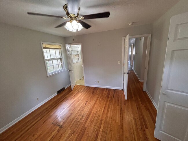 Building Photo - 3214 Lewisburg Dr NW