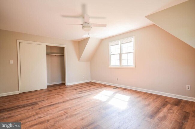 Building Photo - 9107 Lindale Dr