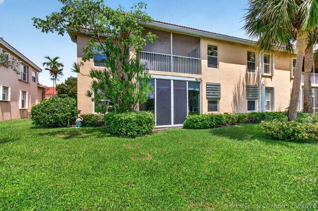 Building Photo - 12418 Crystal Pointe Dr