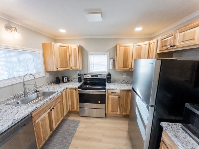 Building Photo - 1010 California Ave