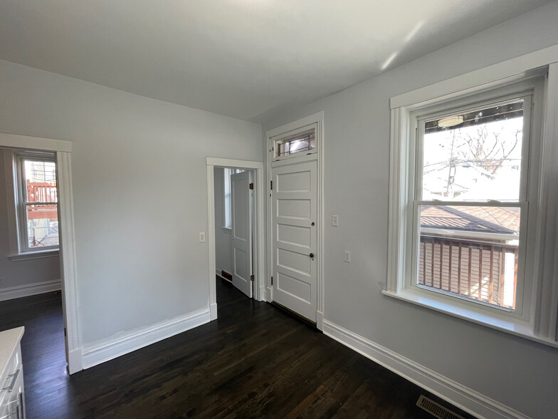 Bedroom - 4737 N Maplewood Ave