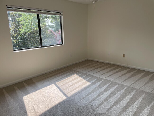 Building Photo - 146 Harvest Dr