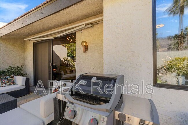 Building Photo - 1317 E Amado Rd