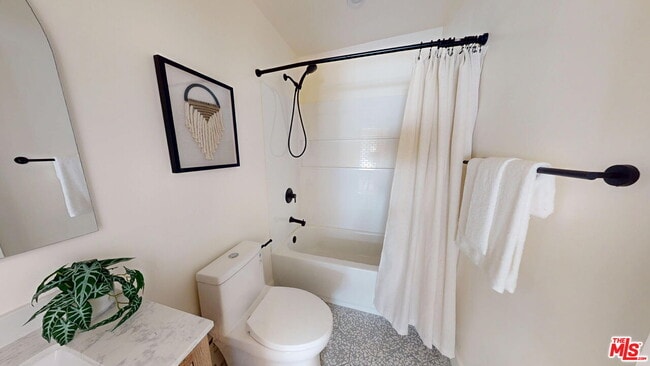 Building Photo - 6441 Satsuma Ave