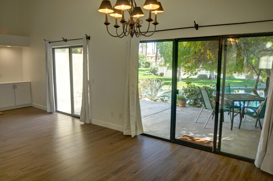 Building Photo - 140 Willow Lake Dr
