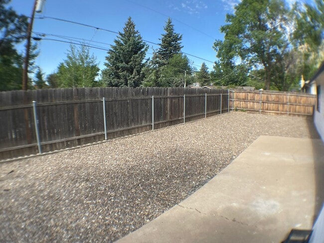 Building Photo - 3 Bedroom Home in Smokerise | Single-Level Living + Natural Light