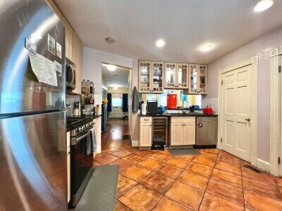 Building Photo - 24 Burton St