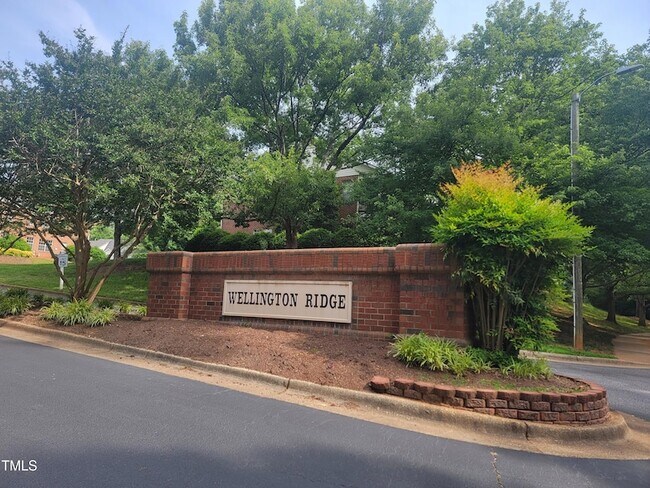 Building Photo - 2423 Wellington Ridge Loop