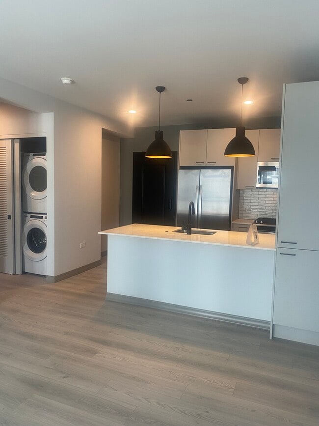 Building Photo - 2145 N Elston Ave