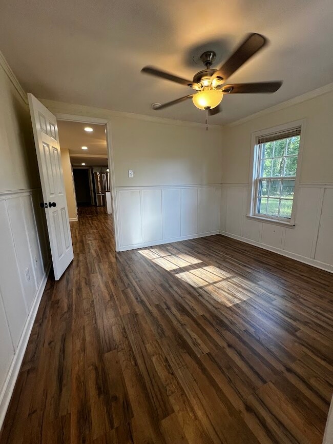 Building Photo - 215 S Skinner Ave