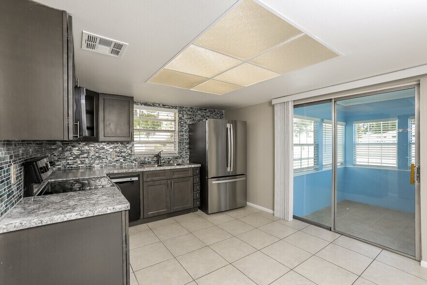 Building Photo - 1448 La Paloma Cir