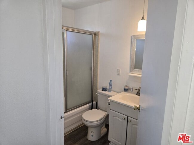 Building Photo - 1233 Tamarind Ave