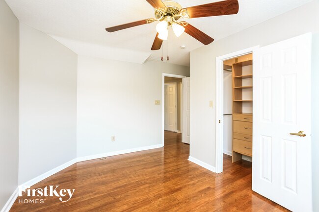 Building Photo - 6753 Long Run Dr