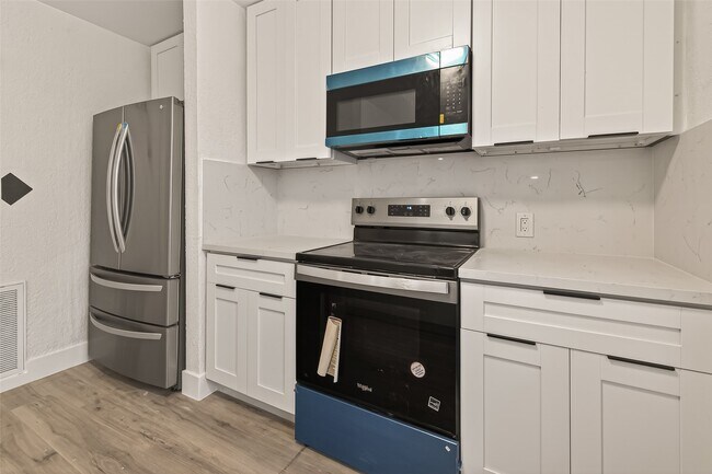 Building Photo - 3300 Yorktown St