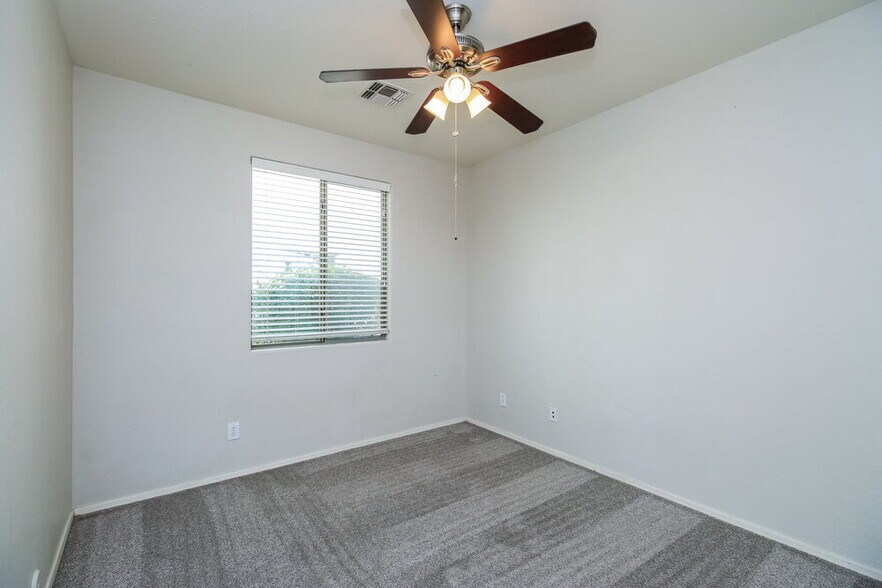 Building Photo - 4126 E Thunderheart Trail