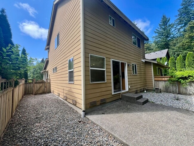 Building Photo - 2-Story Townhouse