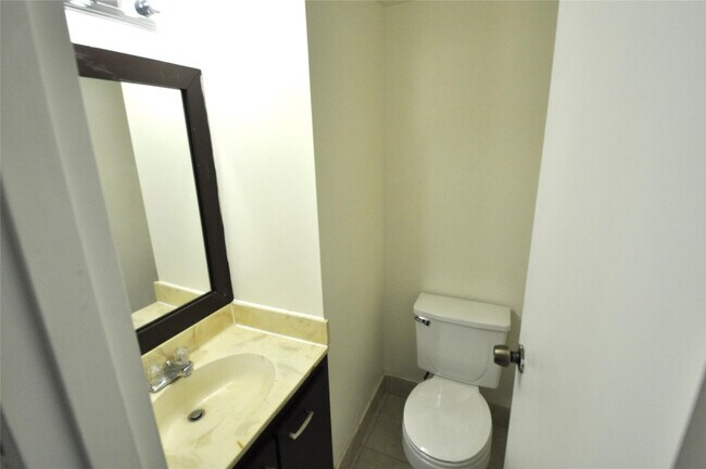 Building Photo - 4354 NW 9th Ave