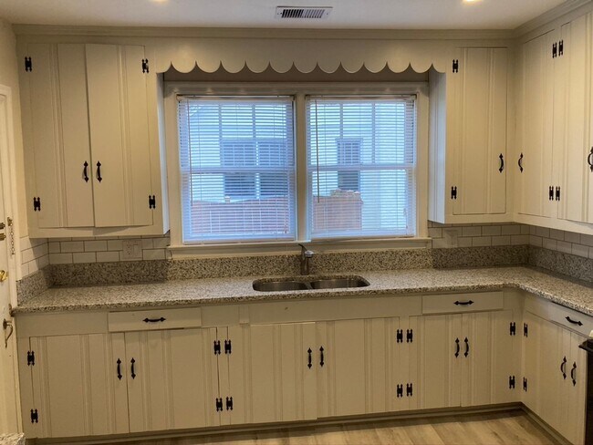 Building Photo - 2831 Burney Dr