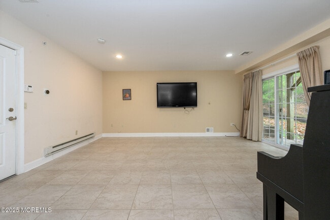 Building Photo - 25 White Oak Ln